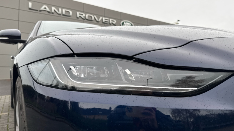 Jaguar XE 2.0 D200 R-Dynamic SE Black 4dr Auto Diesel Saloon